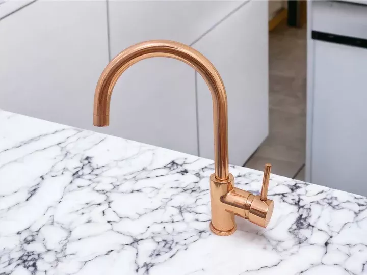 Copper Single Handle Faucet for a Classic Kitchen