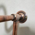 Showers with a high-pressure copper shower system suitable for both indoor and outdoor use