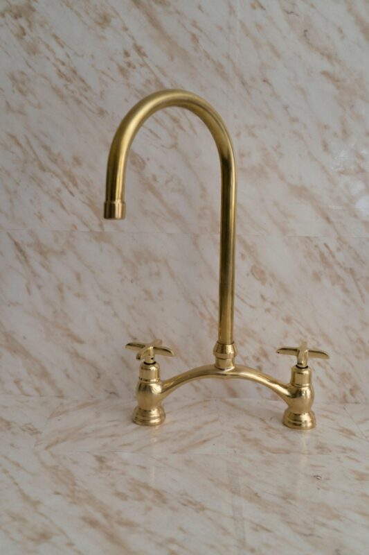 "Farmhouse Chic: Unlacquered Brass Kitchen Farmhouse Sink Faucet