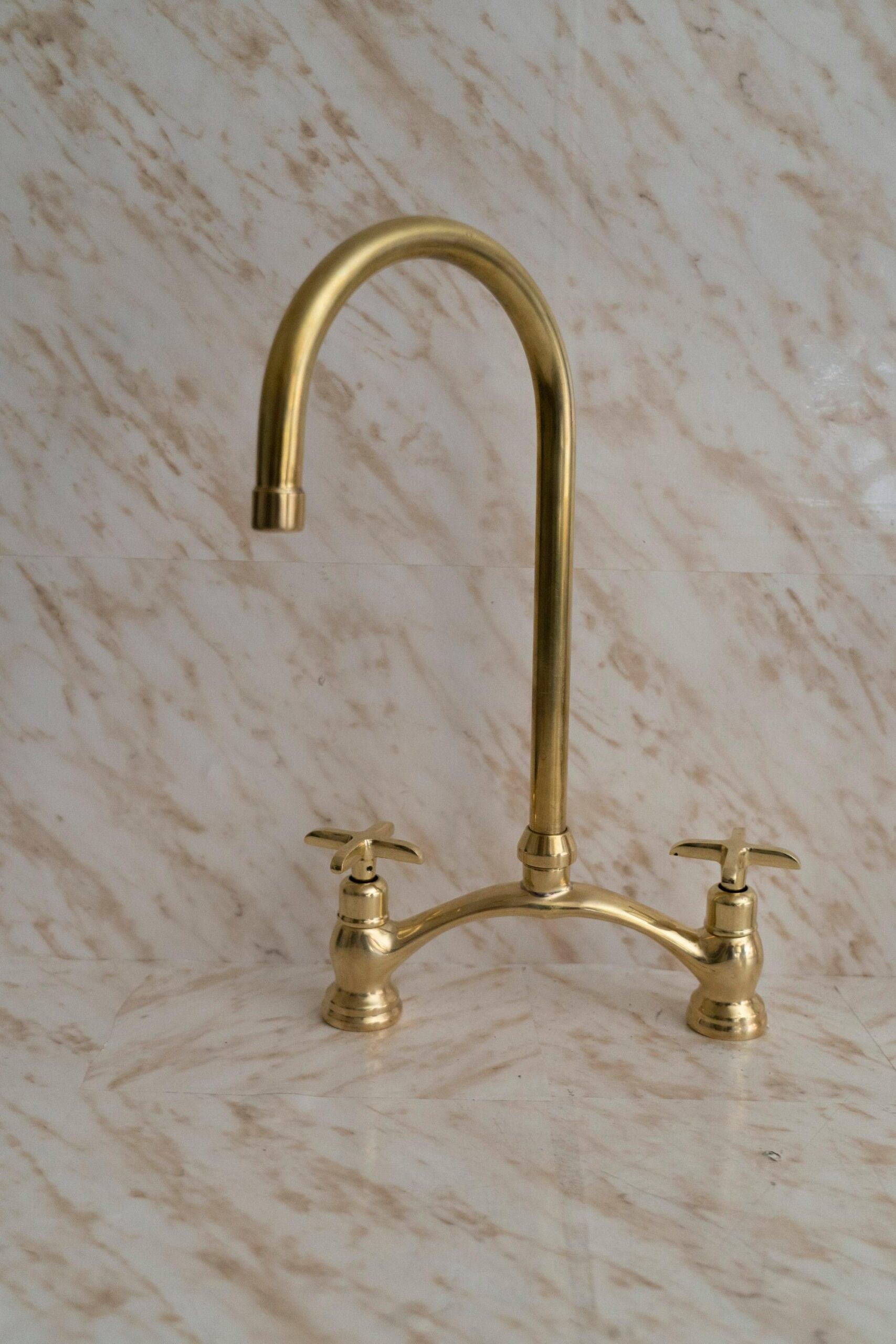 "Farmhouse Chic: Unlacquered Brass Kitchen Farmhouse Sink Faucet