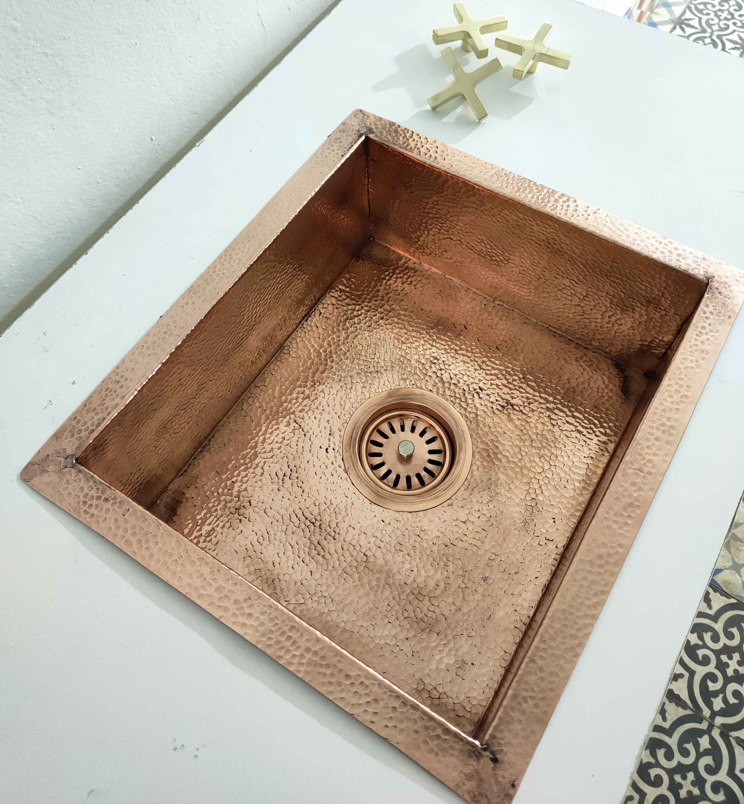 "Modern Luxury: Undermount Hammered Solid Copper Kitchen Sink