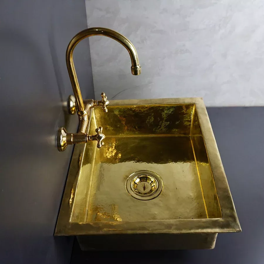 "Sophisticated Simplicity: Unlacquered Brass Undermount Kitchen Sink